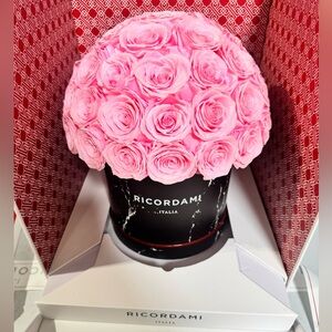 Ricordami Pink Rose Bouquet in Black Box